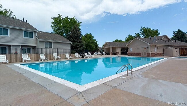 Building Photo - Beautiful, updated, spacious unit!