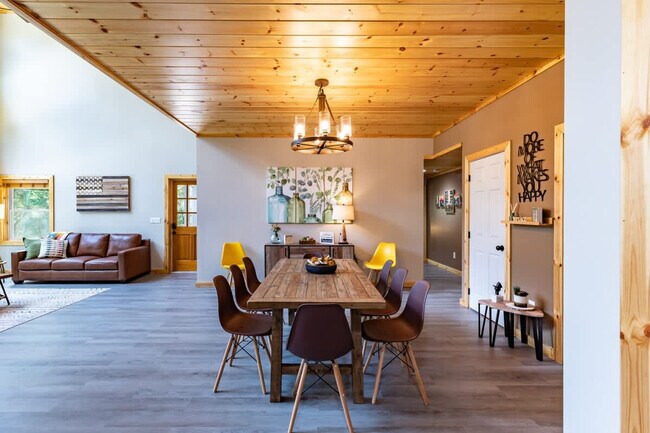 Building Photo - 43 Medina Ct