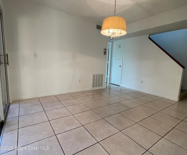 Building Photo - 1495 Malibu Cir NE
