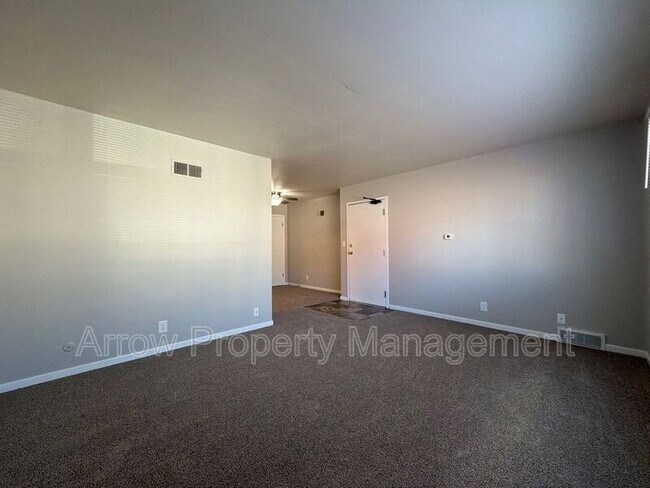 Building Photo - 1621 G-4