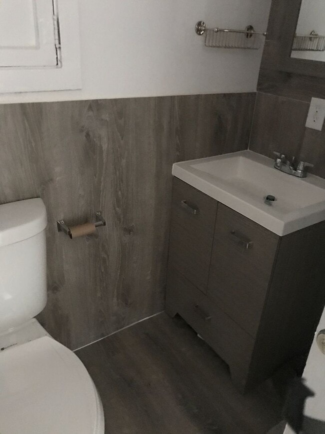 Building Photo - Cabin Style Rental in Rifle!