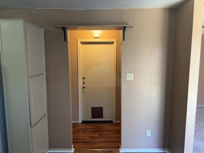 Building Photo - 2212 Silverhill Dr