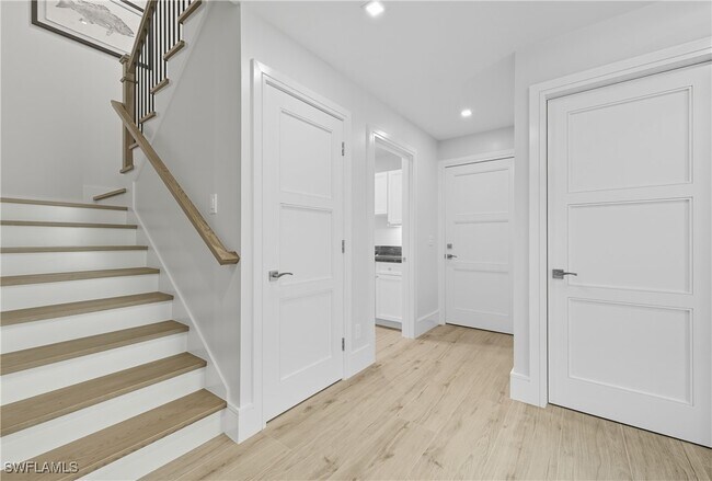 Building Photo - 360 Carlton Pl