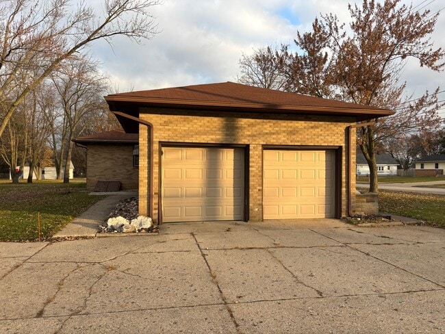 Building Photo - Grandville ranch available now