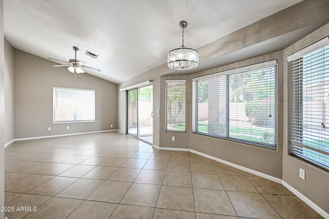 Building Photo - 3830 E Tanglewood Dr