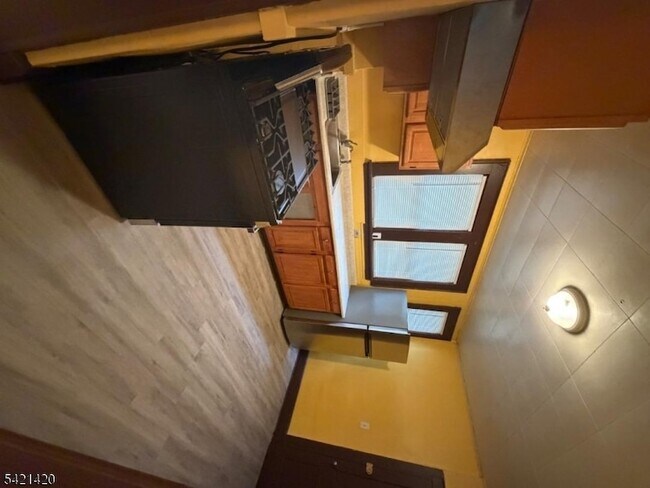 Building Photo - 99 Cedar Ave