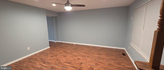 Building Photo - 323 Lindera Ct