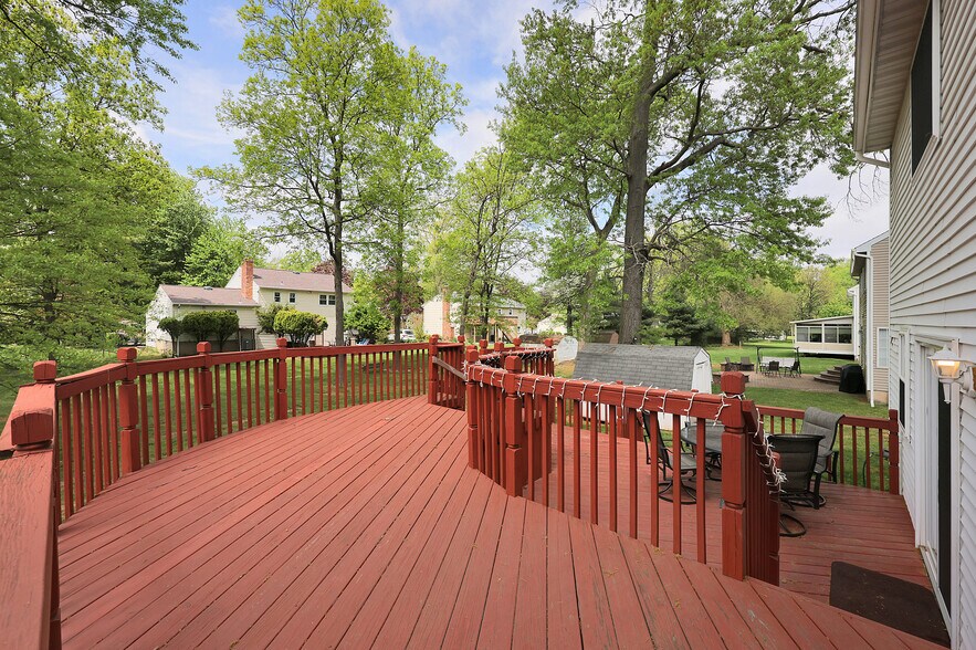 Building Photo - 160 Buttonwood Dr