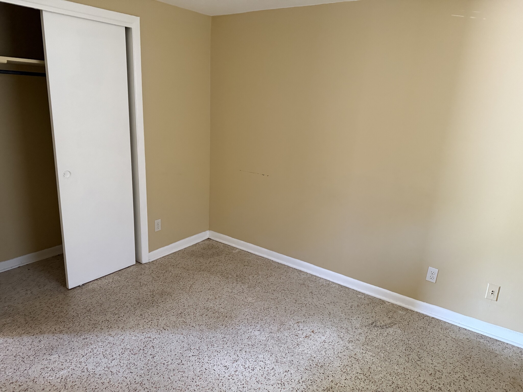 Building Photo - 6067 Longchamp Dr