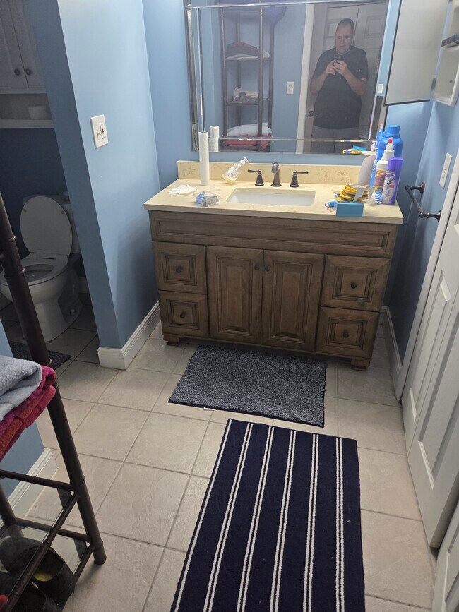 Building Photo - 215 Cypress Way E