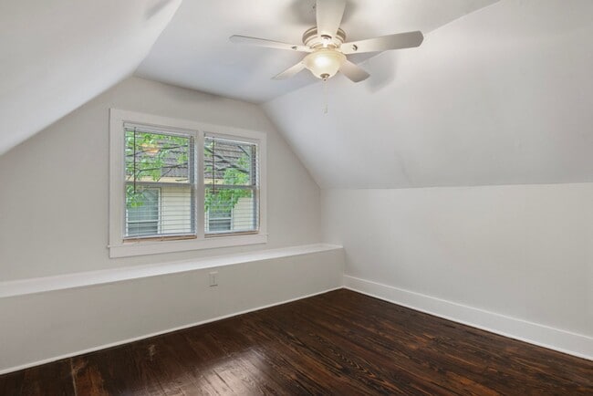 Building Photo - 282 Hawthorne St