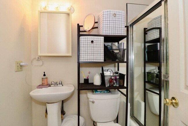 Building Photo - 1035 Washington St