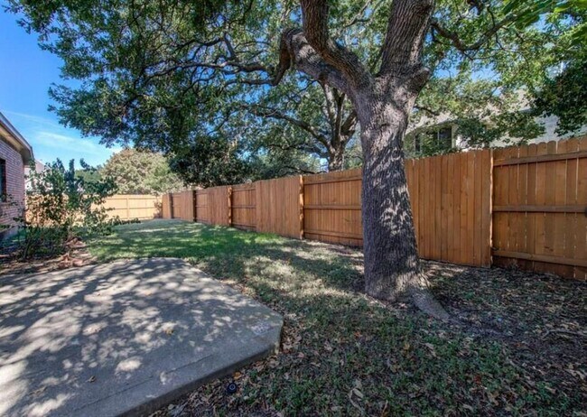 Building Photo - 15013 Cordero Dr