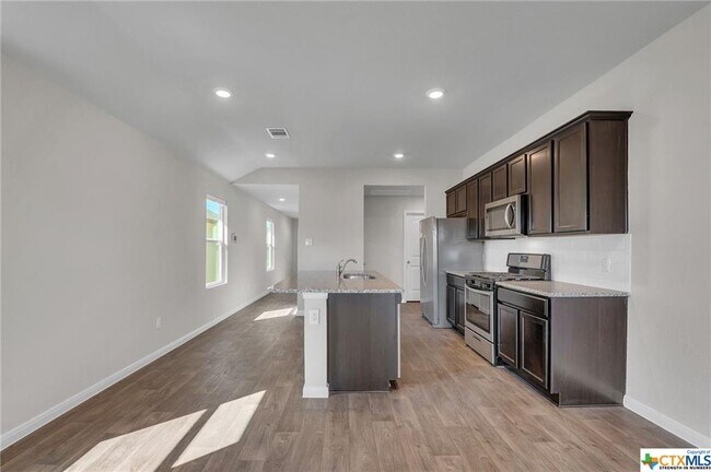 Building Photo - 585 Apache Plum Dr