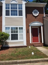 Building Photo - 3 Bedroom townhouse in Hampton Woods Townh...