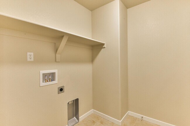Building Photo - Beautiful 5 bed 3 bath home in the Pelican...