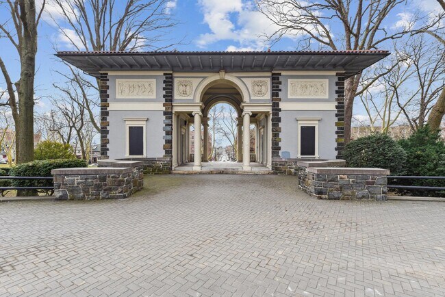 Building Photo - 7505 Palisade Ave