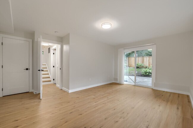 Building Photo - Bright & Charming 4bed/2.5bath in Desirable Edmonds Neighborhood!