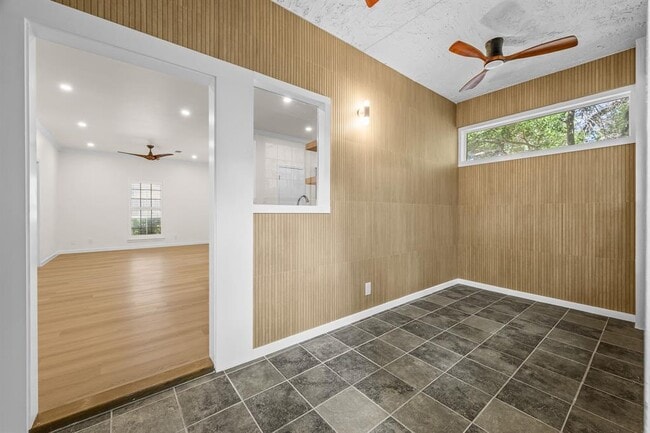 Building Photo - 1307 Kinney Ave