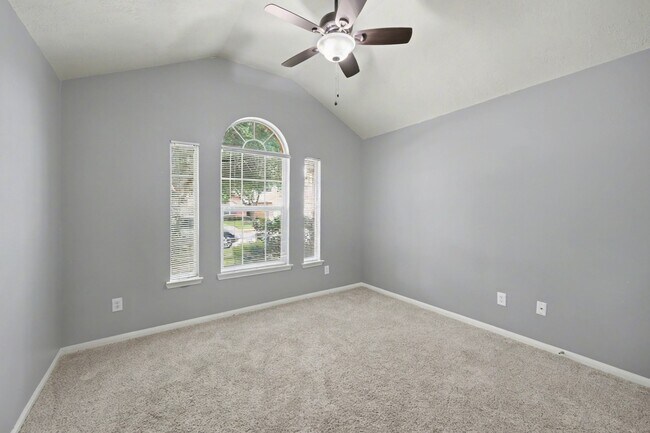 Building Photo - 10235 Mills Run Dr