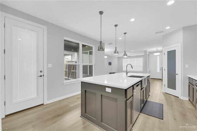 Building Photo - 27 Yale Ave