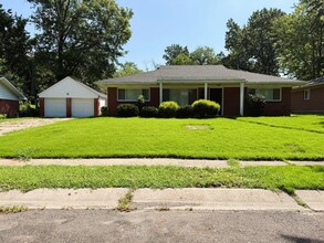 Building Photo - 4 Bedroom Home for Rent in University City!