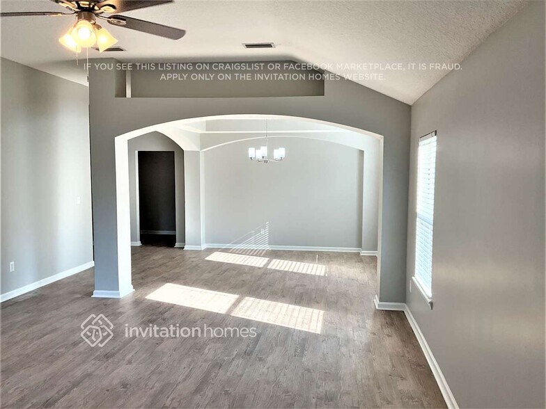 Building Photo - 706 Porta Rosa Circle