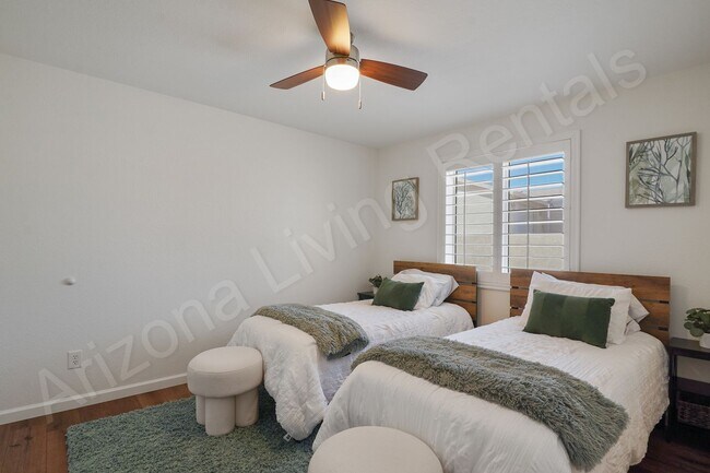 Building Photo - FURNISHED AVAILABLE OCTOBER - MAY