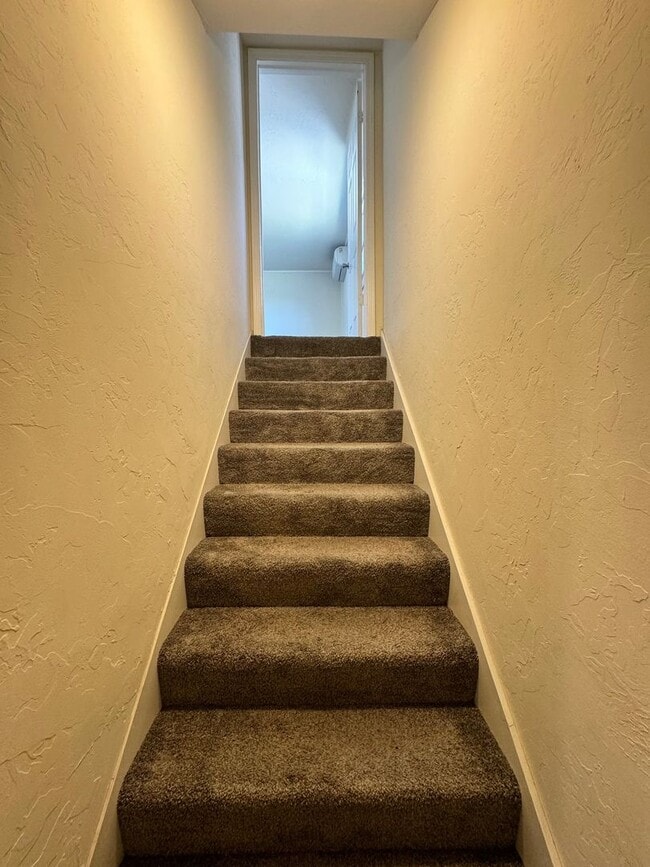 Building Photo - 2 bed 1.5 house with garage storage