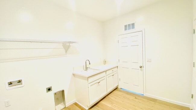 Building Photo - Beautiful Two Story Home in the Olivewood ...