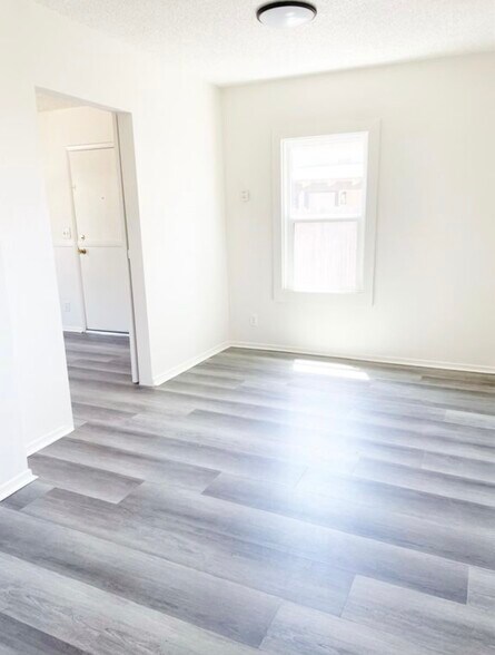 Building Photo - 440 W 23rd St