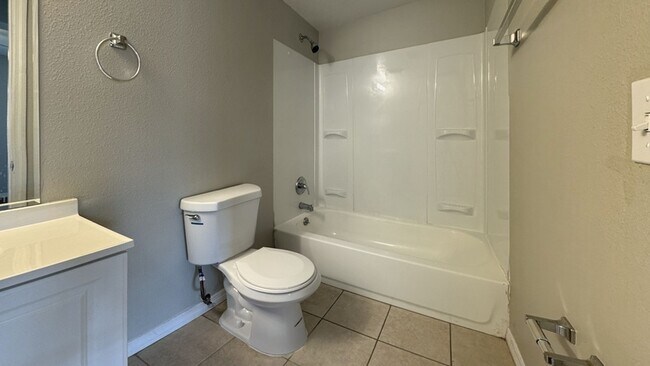 Building Photo - 425 F St