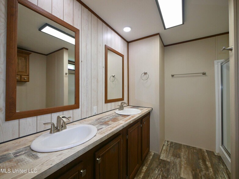 Building Photo - 10731 Lilinoe Way