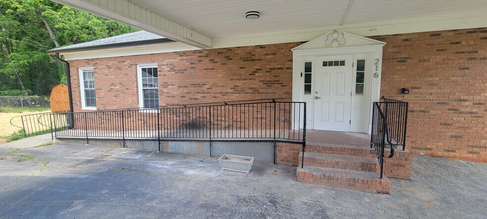 Building Photo - 216 Legion Dr