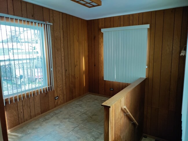 Building Photo - 10455 S Spaulding Ave