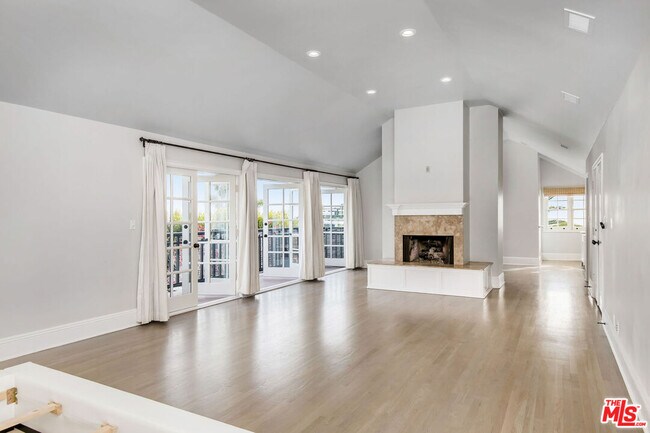 Building Photo - 1110 Stradella Rd