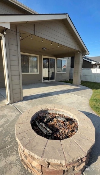 Building Photo - 4678 N Elmstone Ave