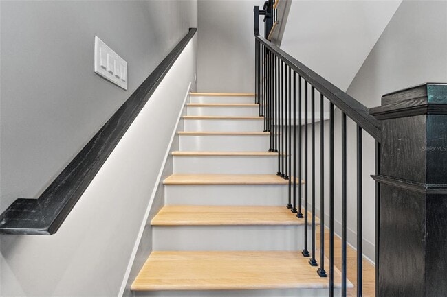 Building Photo - 807 W Park Ave