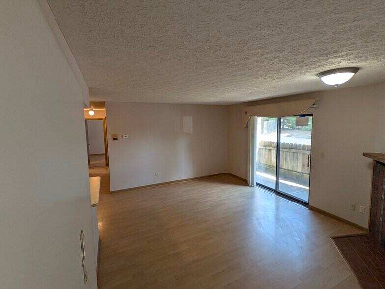 Building Photo - 2163 Hedgerow Rd