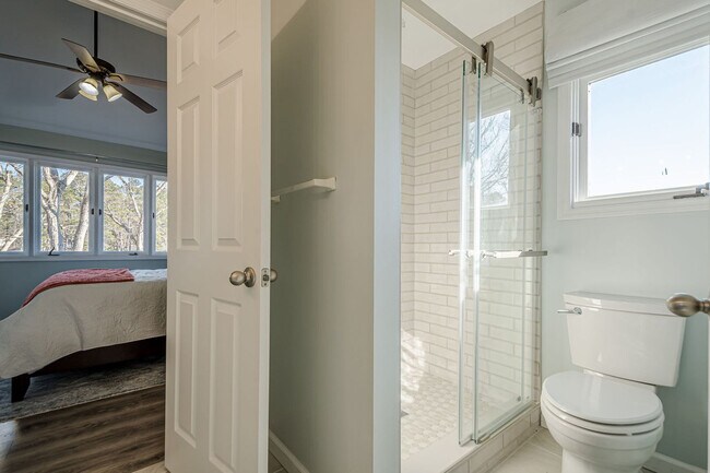 Building Photo - 117 Lakeview Cir