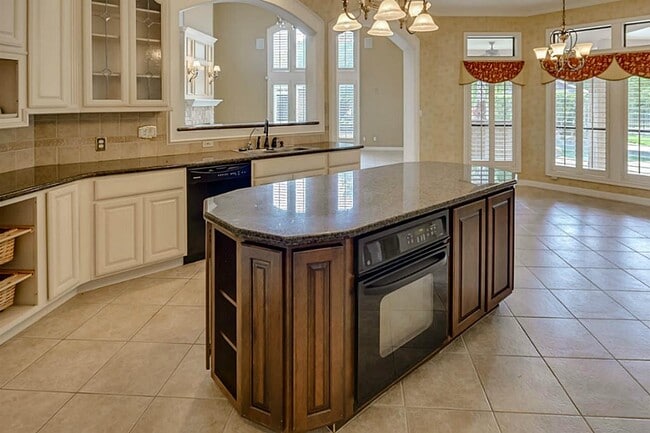 Building Photo - 58 Lake Rd