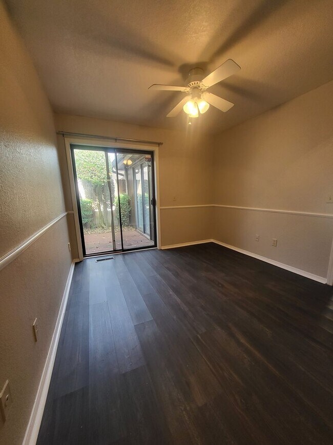 Building Photo - (2) Bed/(2) Bath w/ Storm Shelter Avail NOW!