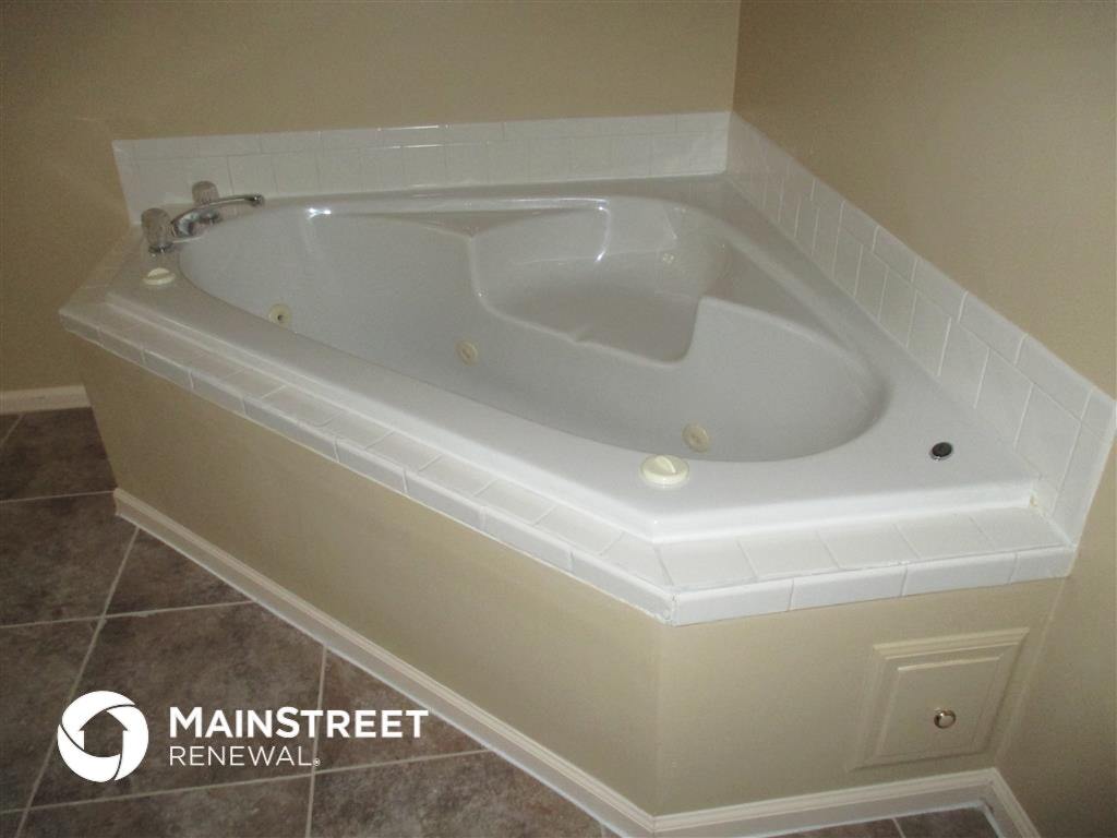 Building Photo - 8035 N Brooklyn Ave