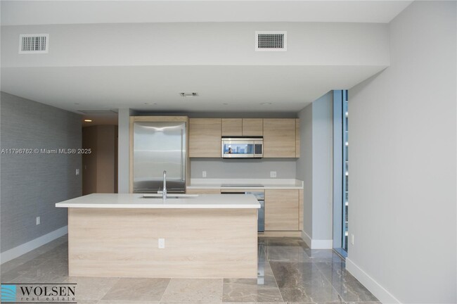 Building Photo - 16385 Biscayne Blvd