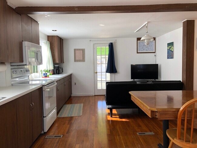 Building Photo - 43 Hillcroft Rd