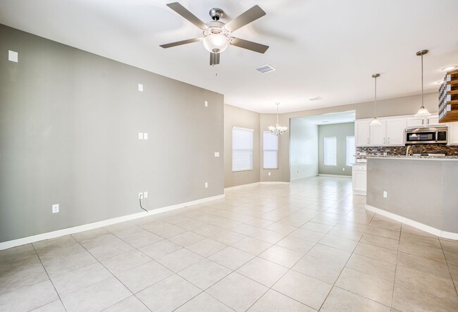 Building Photo - Eastside Beautiful 3 bed/2 baths for RENT