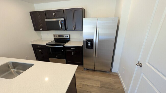 Building Photo - 4693 W Quarterhorse Dr