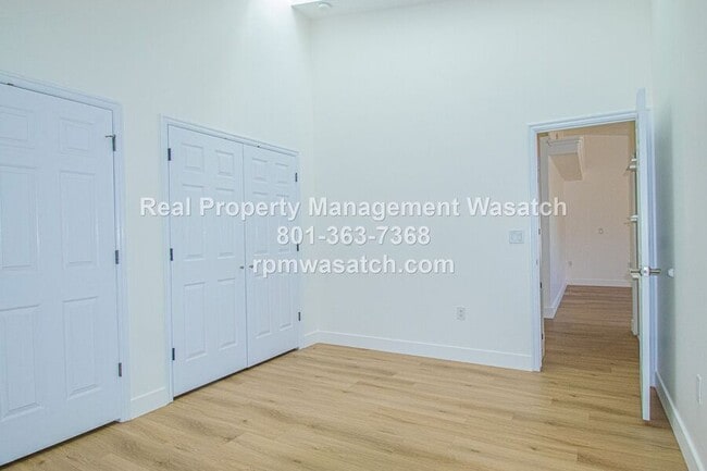 Building Photo - 25 Clubhouse Dr