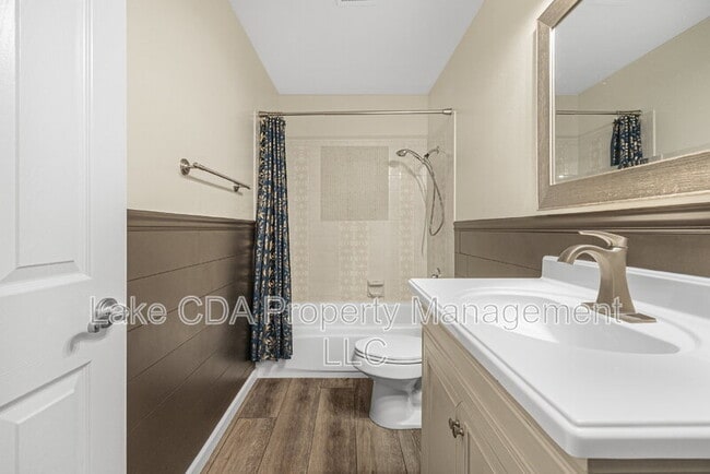 Building Photo - 1525 E Woodland Dr