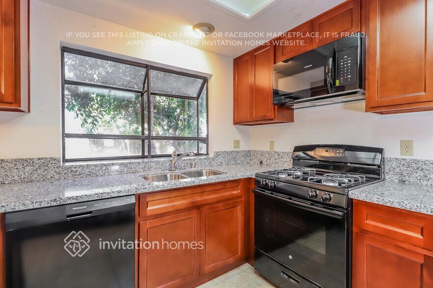 Building Photo - 8186 Devon Park Ct